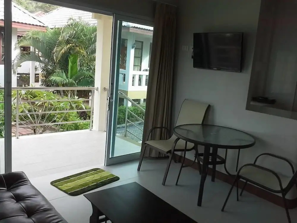 Krisada Beach Resort