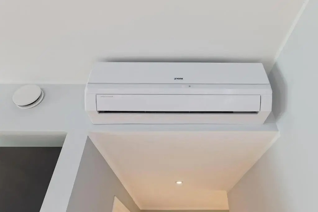 Central apartments, Quiet with Free Parking and AC
