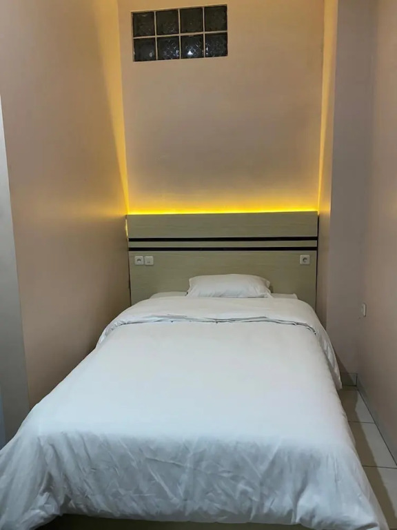 Karana Guesthouse Syariah Bandung & Luang Cafe