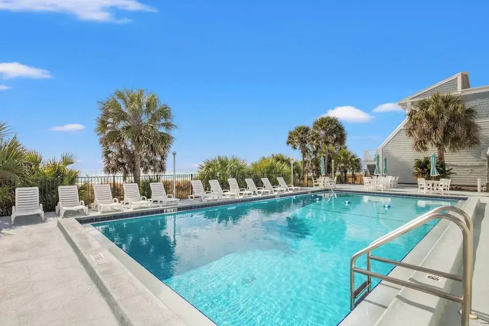 3br, 3BA Beachfront Townhome! Sleeps 11! Ocean View! Steps to the Beach!