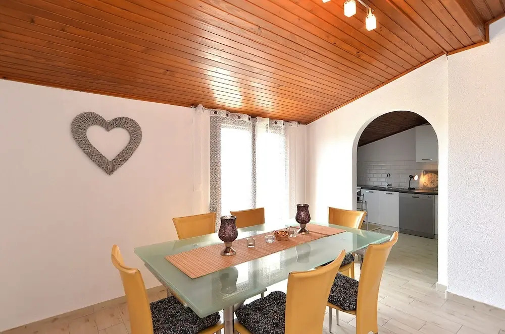 Apartment 1376