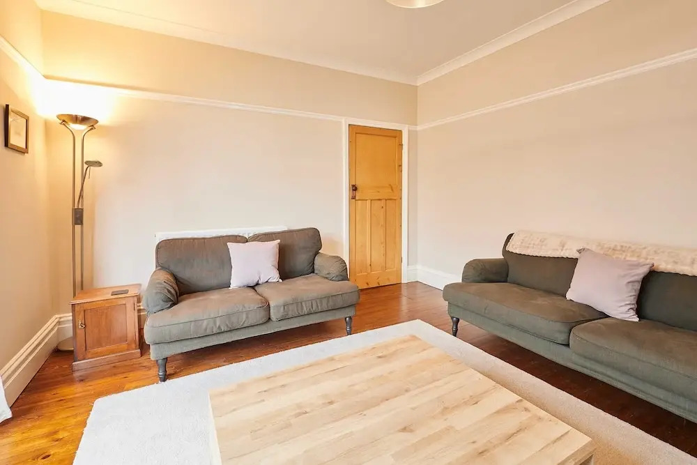Host Stay Bristol Avenue