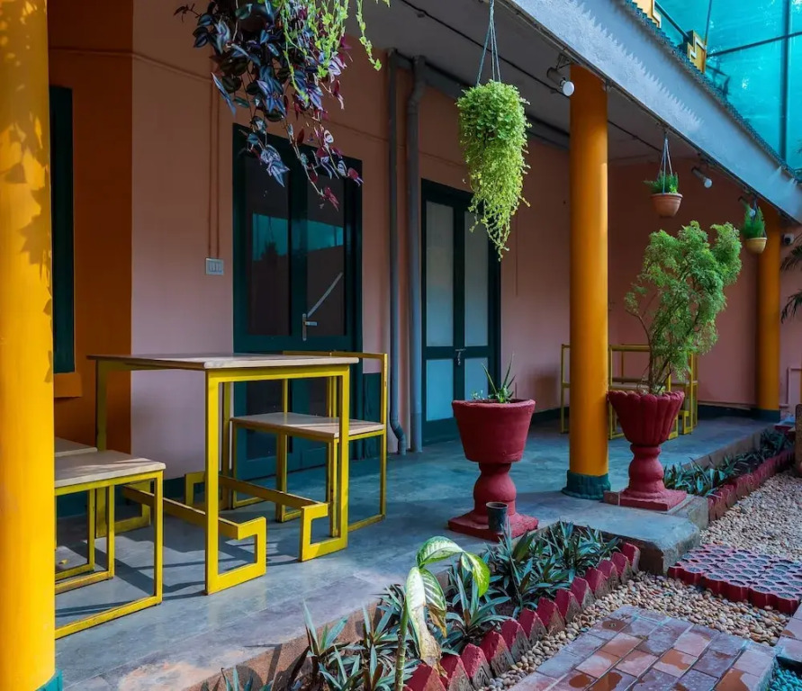 La Courtyard