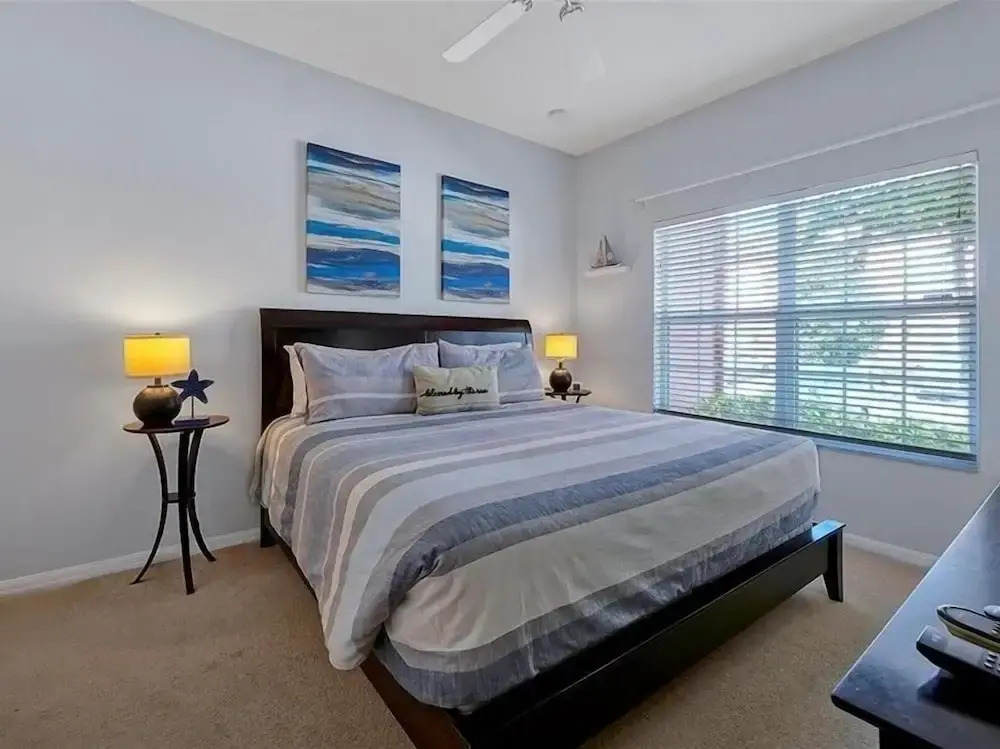 Adorable Townhome Remodeled With Comfort And Relaxation In Mind! Splash Pool! 4 Bedroom Townhouse