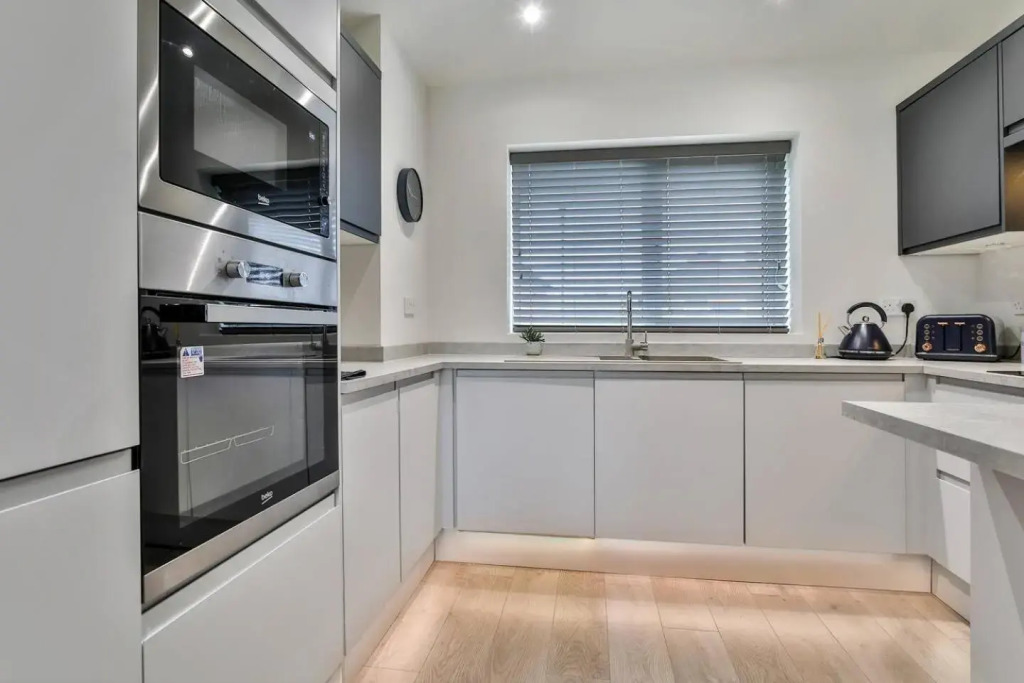 Renovated Whole House sleeps 4-5, WiFi, Parking near Sheffield Parkway