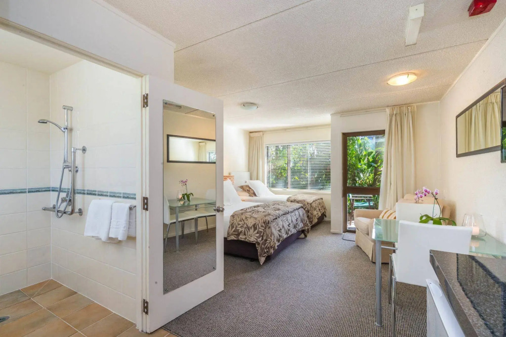 Emerald Inn on Takapuna Beach
