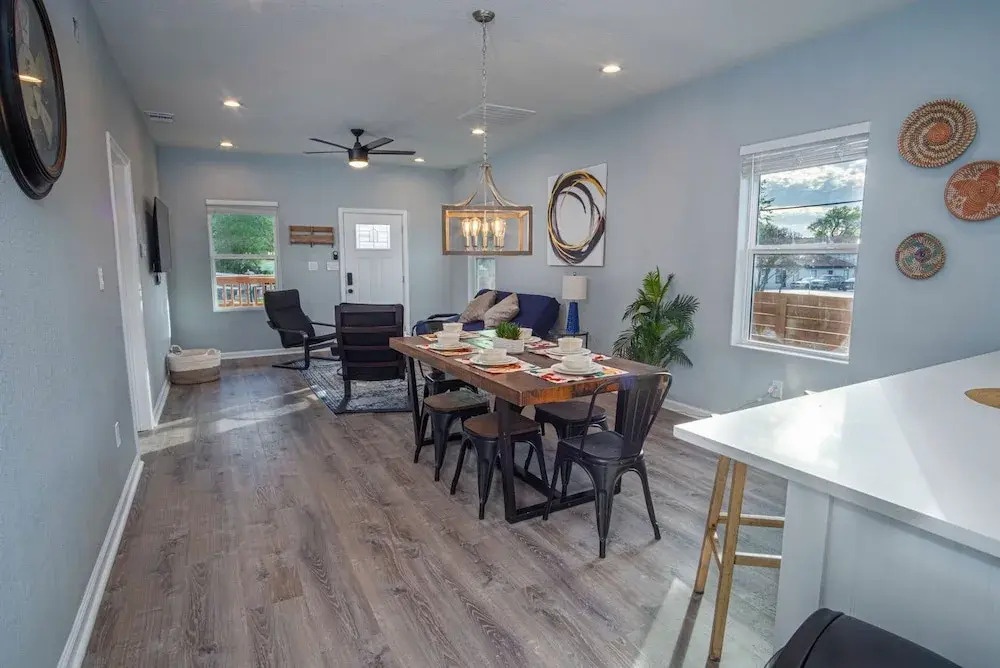 Downtown Dream Home Spacious 4br/2ba Sleeps 12!