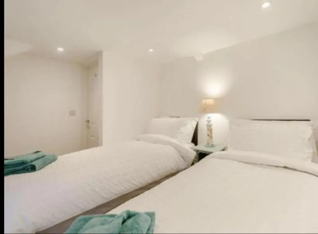 2-bed, Sleeps 4, Pets Welcome, Parking