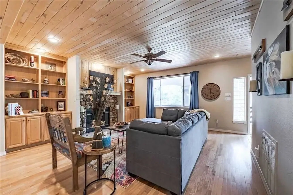 Little Creek Retreat - Four Bedroom Cabin with Hot Tub
