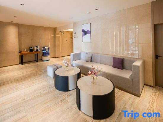 Lavender Hotel (Sanya Bay Coconut Dream Corridor Pedestrian Street Store)