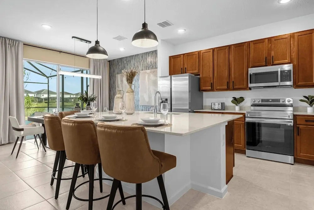 Upstay - Lively Mansion w Pool, Theater, Games
