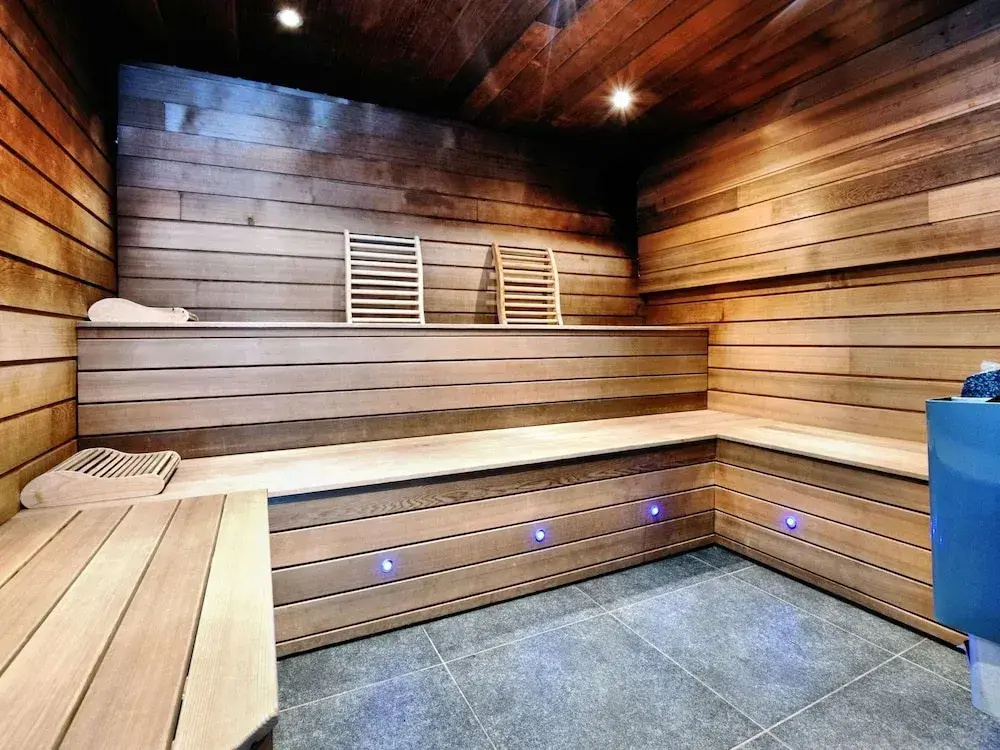 Beautiful Villa with Heated Outdoor Pool, Sauna, Hot Tub in Forest