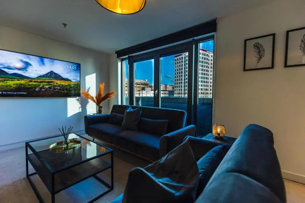 The Skyline Suite - *Private Balcony* *Views*