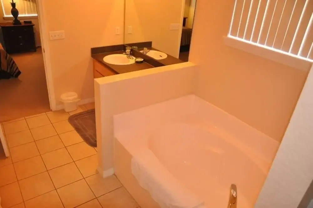 Lakeside Villa- Silver Creek 11723 4 Bedroom Home