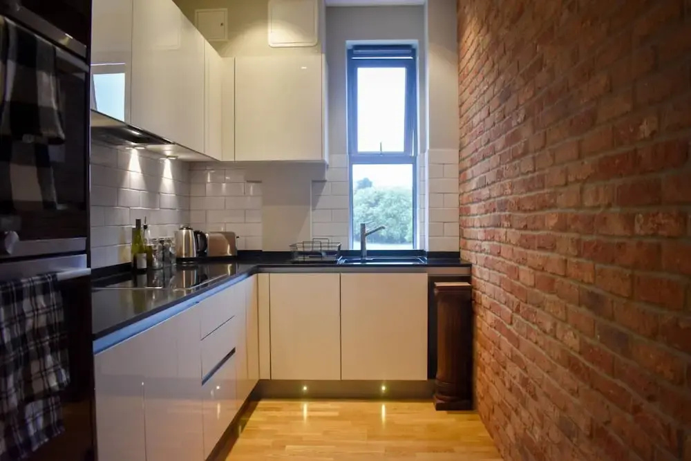 Modern 1 Bedroom Apartment With Balcony By Preston Park