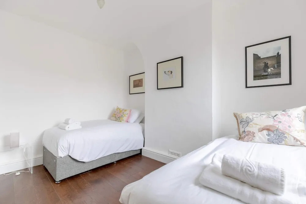 Trendy 2BD House 5 Mins From Willesden Junction!