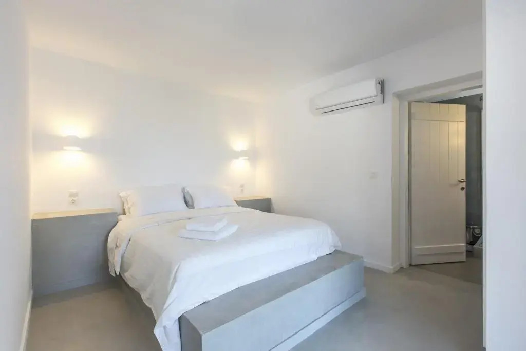 67sq meters modern apartment with a swimming pool and sea view in Koundouros