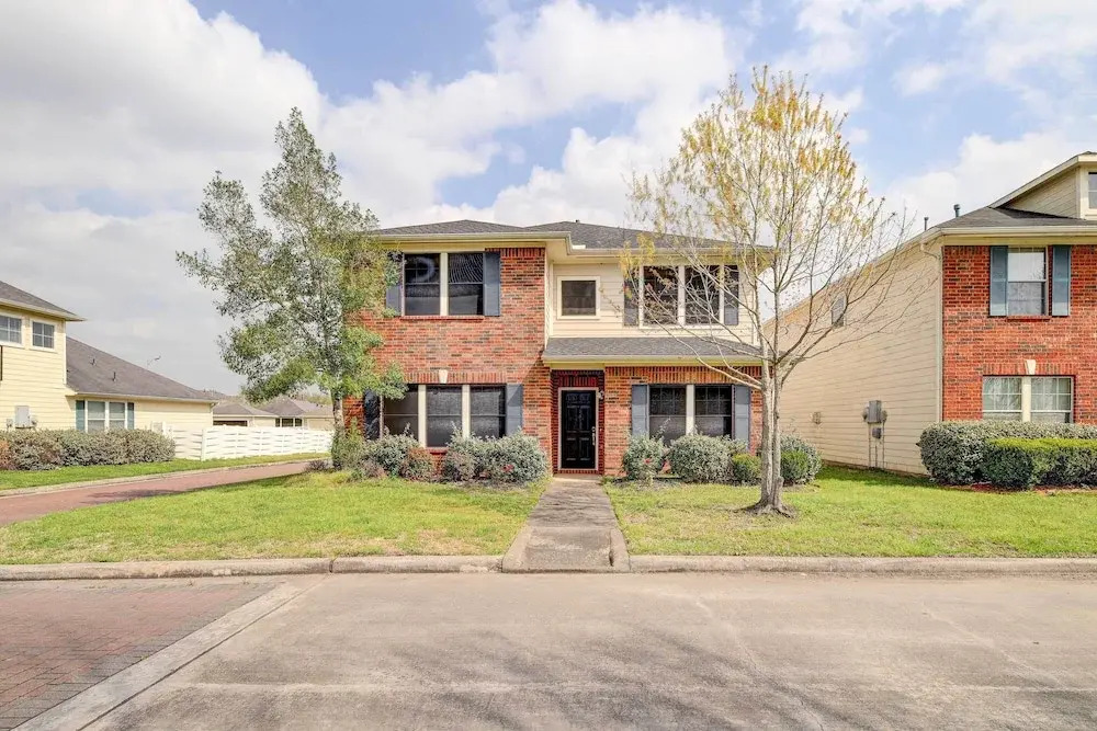 Houston Stay 7 Mi to NRG: Luxe + Group Friendly