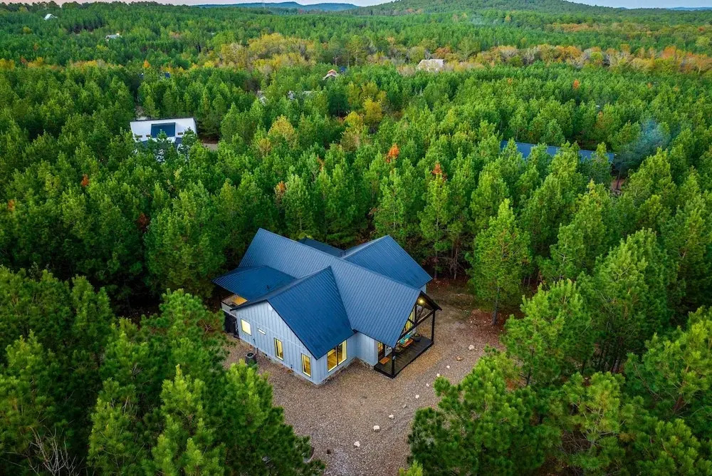 'painted Sky' Modern Broken Bow Cabin w/ Hot Tub!