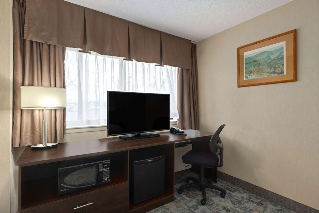 Travelodge by Wyndham Thunder Bay ON