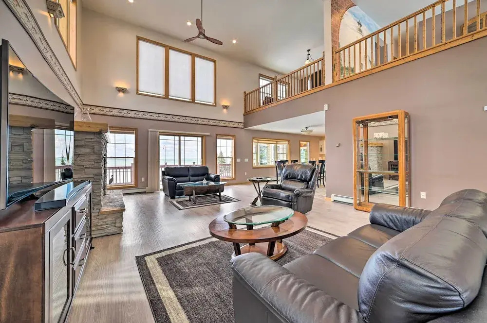Spacious Lakefront Home w/ Sunroom & Bar