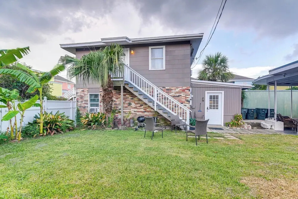 Walk to Beach: Cozy Unit in Galveston!