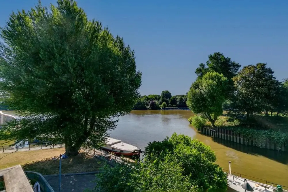 Brand New 2-bed Apartment in Brentford Kew Gardens
