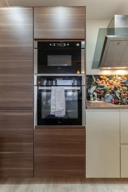 Stunning Clifton Flat in Amazing Central Location