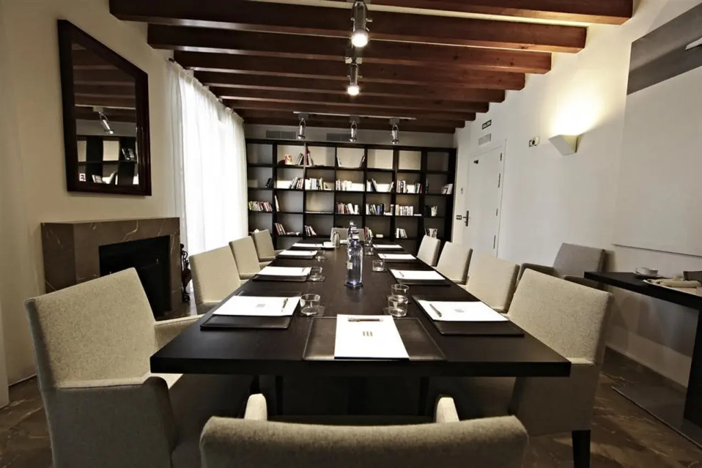 Petit Palace Hotel Tres
