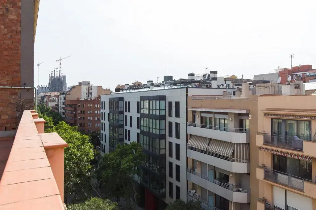 Lovely and Convenient Sagrada Familia Apartment