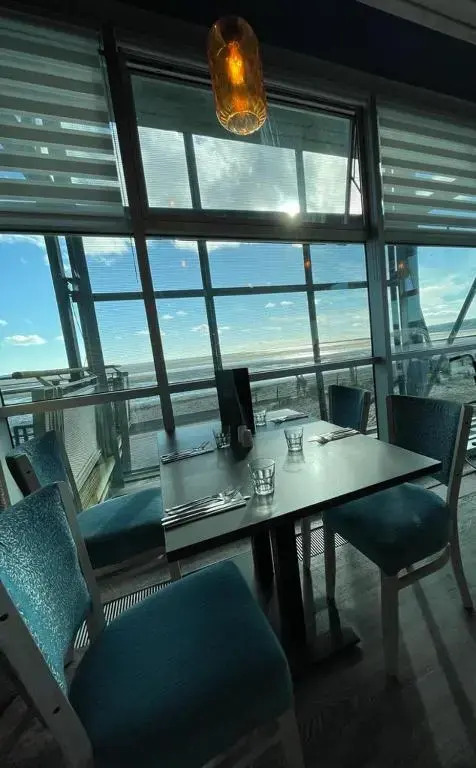 Sea view apartment at the beach!