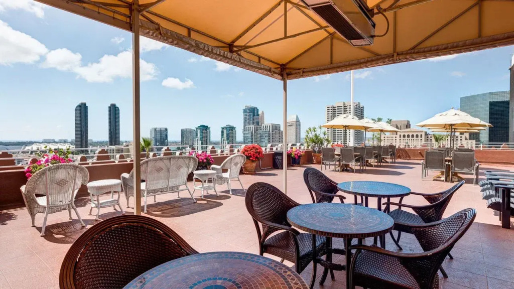 Gaslamp Plaza Suites