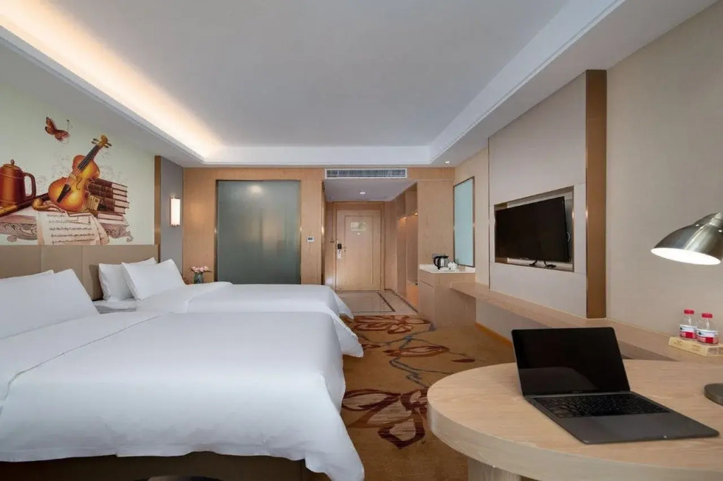 Vienna International Hotel (Chengdu Exhibition Center Zhonghe Metro Station)