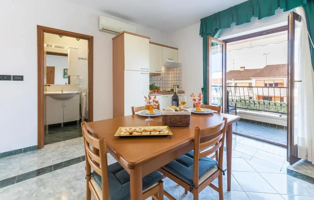 Stunning Apartment in Rovinj With Wifi and Outdoor Swimming Pool