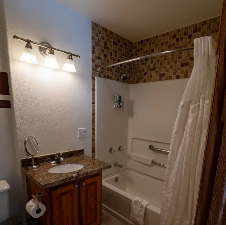 Alpenglow One Bedroom One Bath A18