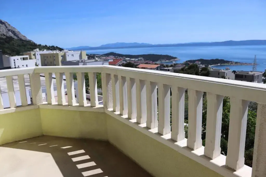 Apartments with a parking space Makarska - 19009