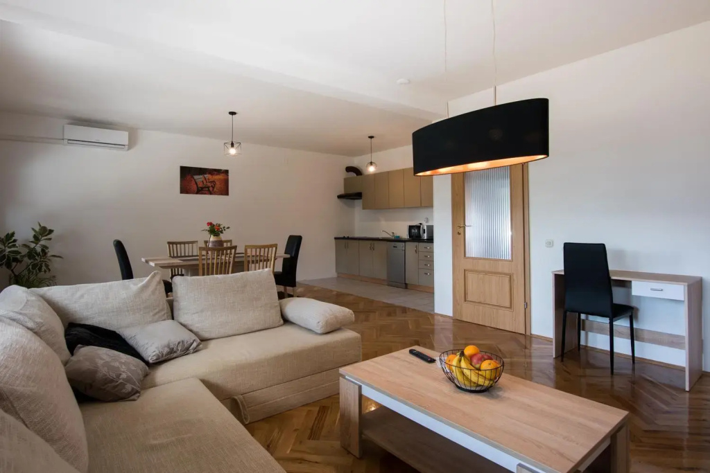 Seasons apartmani