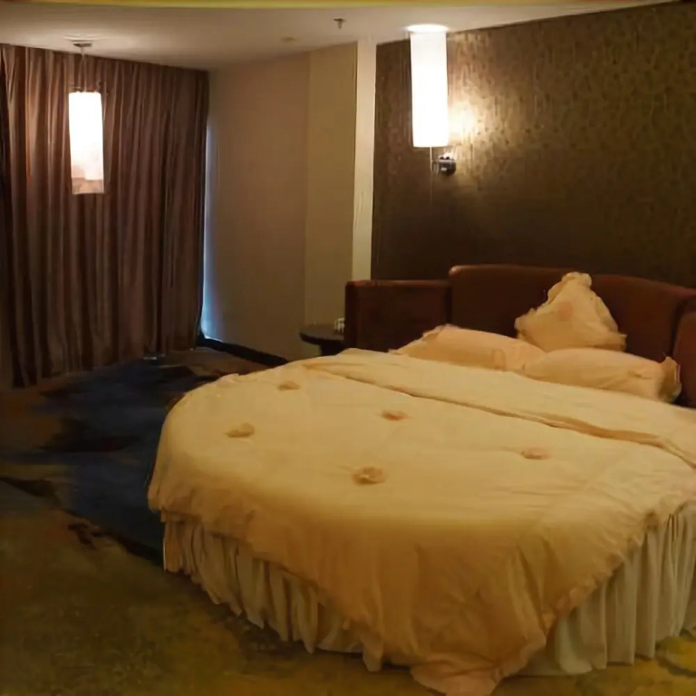 Pingtang Mingcheng Hotel (County People's Government & Santian Square Branch)