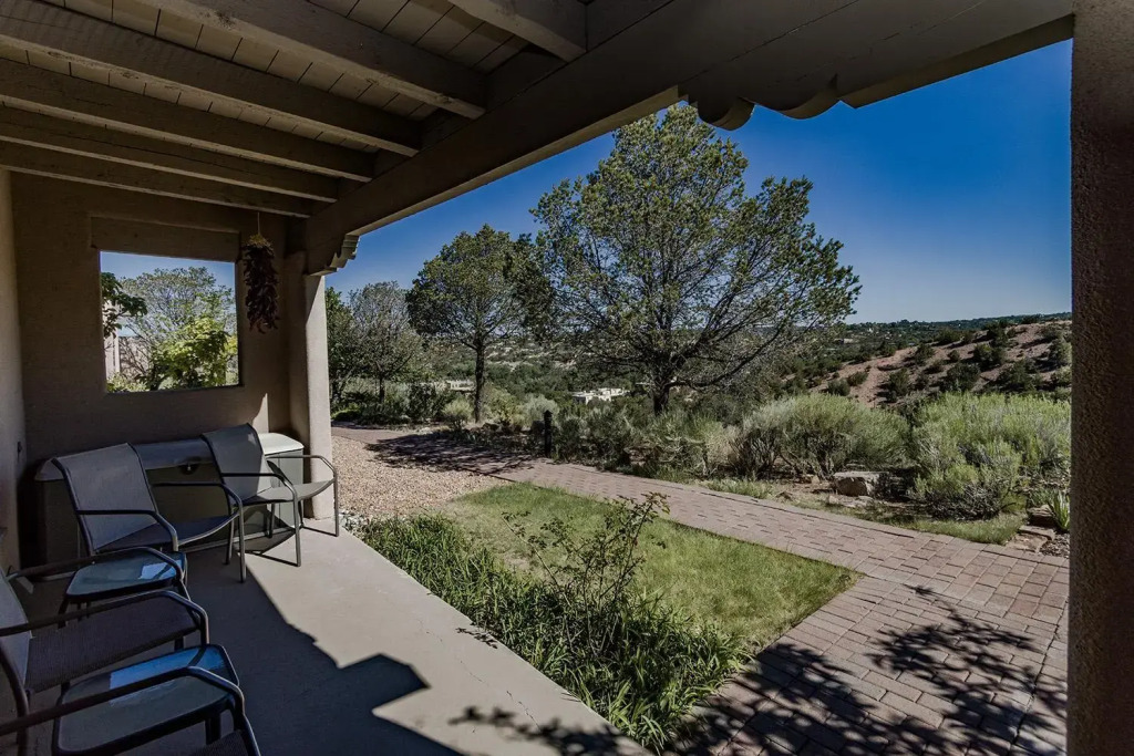 Artist Road #30, 2 Bedrooms, Fireplace, Pool Access, Washer/Dryer, Sleeps 4