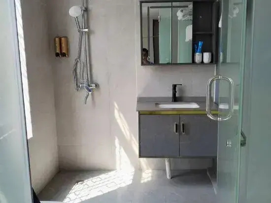 Yilong Business Hotel