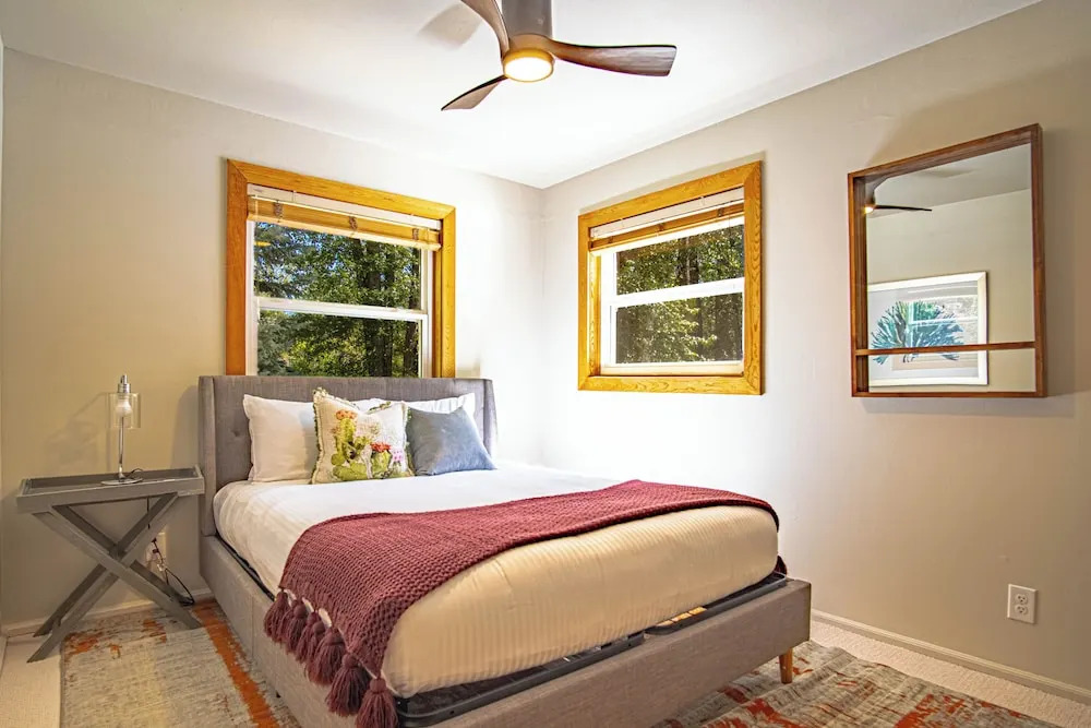 Red Elephant 4BR - Fire Pit - River & Downtown