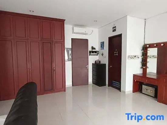 Treevilla 3 Bedrooms Home with Private Pool in South Jakarta