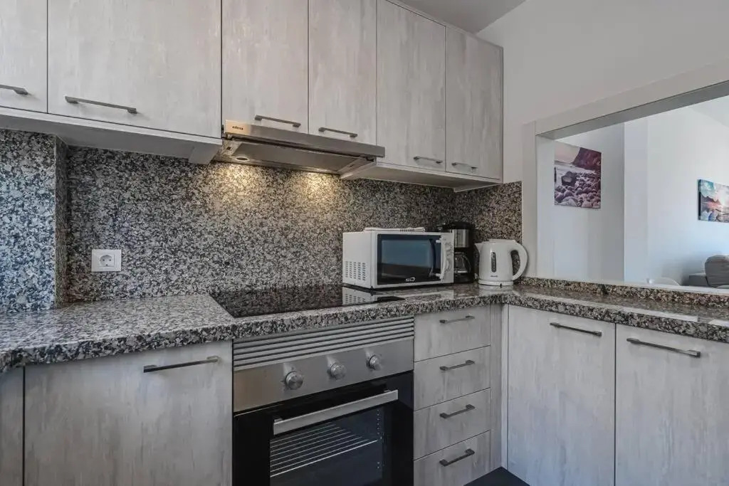Amazing apartment with sea views PA06