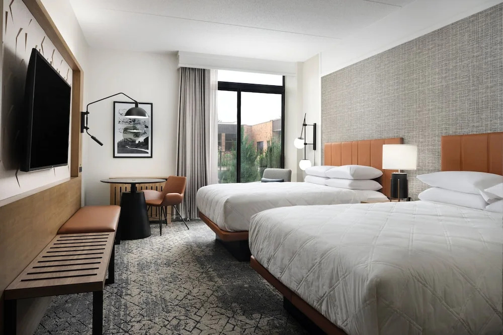 Sheraton Grand Rapids Airport Hotel