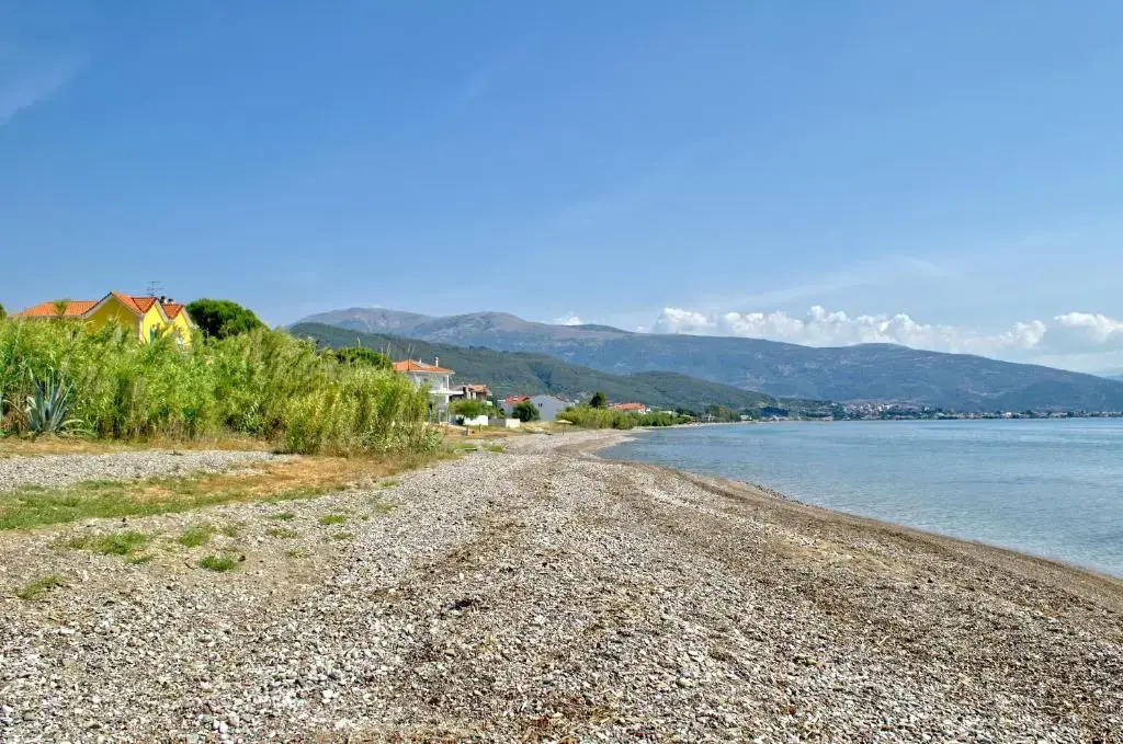 Epipleon Luxury Suites -104- Δωμάτιο 35τμ με βεράντα 35τμ μπροστά στη θάλασσα