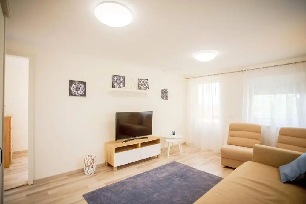 Eleven apartman house