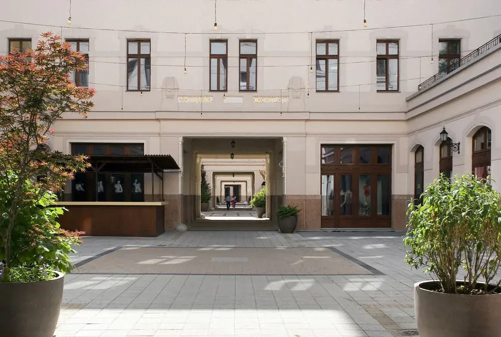 Oasis Apartments - Paulay Ede Street