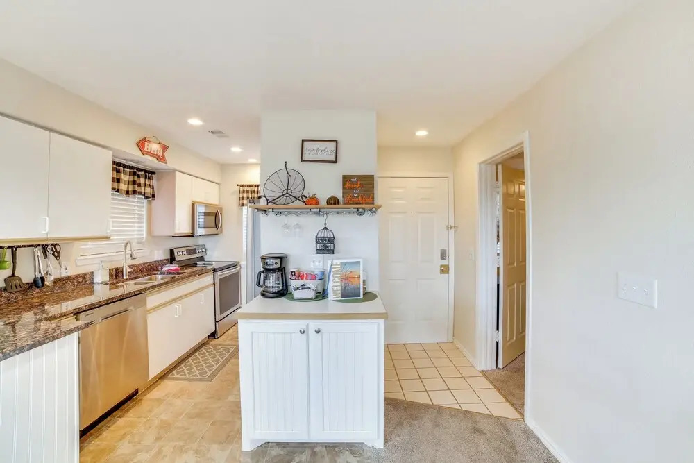 Branson Condo w/ Balcony, Near Silver Dollar City!