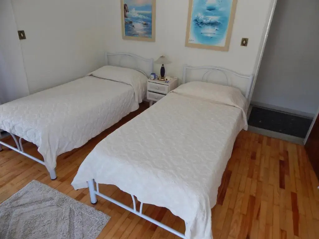Zira Holiday House
