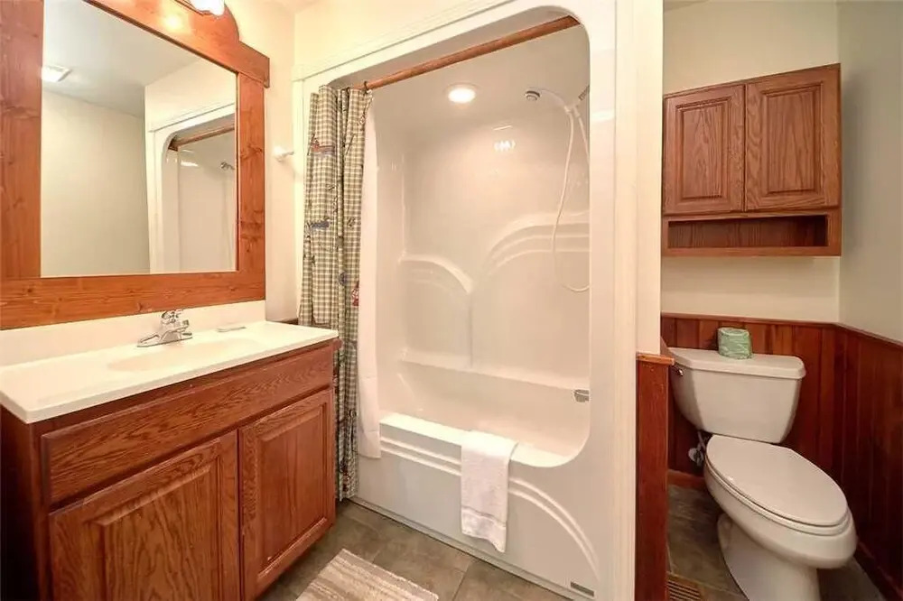 A Bear Creek 5 Bedroom Home with Hot Tub